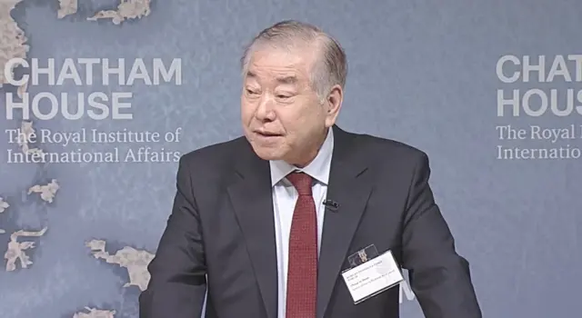 문정인 대통령 통일외교안보특보가 12일 영국 런던 왕립국제문제연구소에서 연설하고 있다