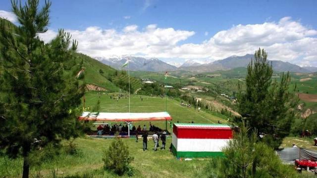 洛约布村位于塔吉克斯坦首都杜尚别西北约40公里处。