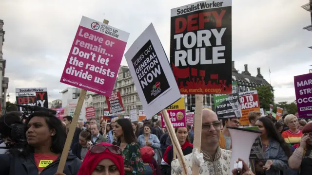 مظاهرات احتجاج على تعطيل البرلمان