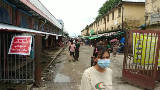 ကိုဗစ် ၁၉ ရောဂါကူးစက်မှုမြင့်မားနေတဲ့အတွက် ပြည်သူတွေကို နှစ်ပတ်အပြင်မထွက်ကြဖို့နဲ့ မိမိနေအိမ်မှာဘဲ နေထိုင်ကြဖို့အတွက် ရခိုင်အမျိးသားအဖွဲ့ချုပ် ULA/AA ကနေ အမိန့်ထုတ်ထား