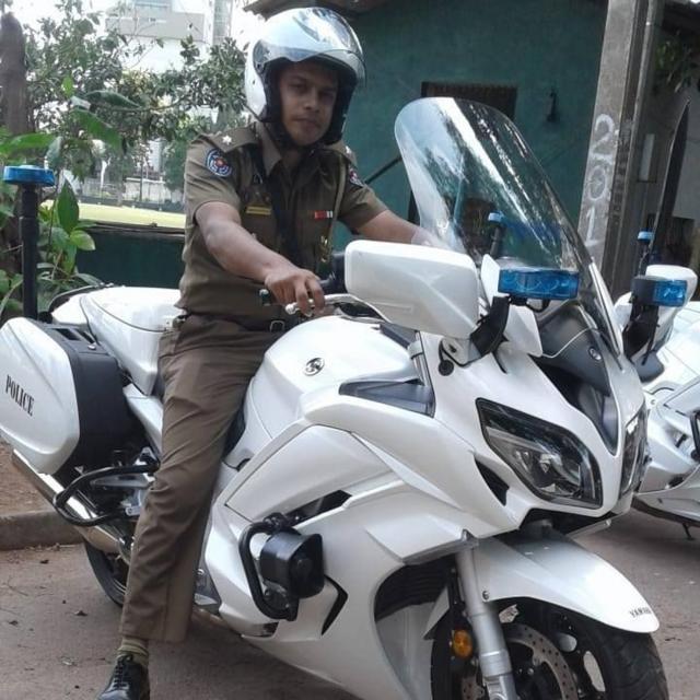 உயிருக்கு அச்சுறுத்தல் இருப்பதாகக் கூறி இலங்கையை விட்டு தப்பிச் சென்ற போலீஸ் அதிகாரி