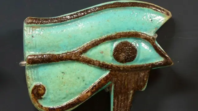 ሕዋስ ዓይኒ ሰብን ሽላን ዝኾነት ዓይኒ ሆረስ ከም መከላኸሊ ይጥቀሙላ ነይሮም