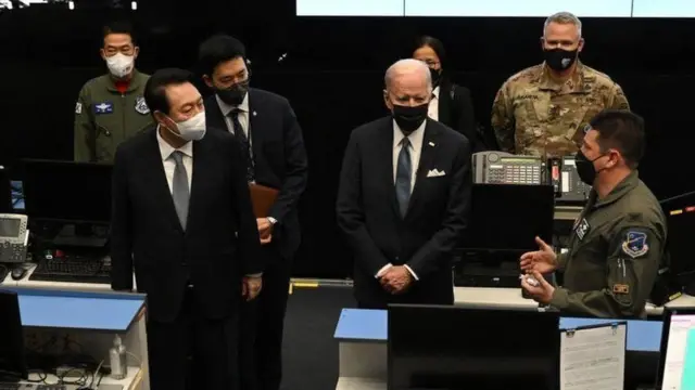 Albay Kuczynski (sağda) ABD Başkanı Joe Biden'ın Mayıs ayında merkeze yaptığı ziyaret sırasında.