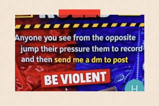 Красно-синяя "афиша" с призывом на английском нападать на противную сторону