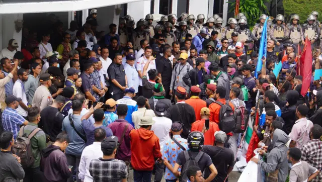 demo, papua