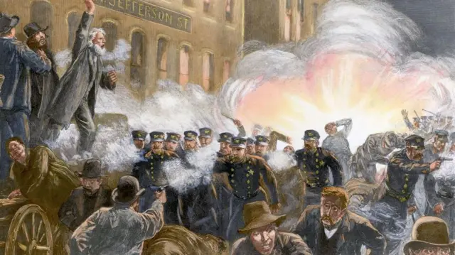 Aworan igba ti wọn ju ado oloro lasiko ifẹhonuhan Haymarket lọjọ kẹrin oṣu karun-un ọdun 1886