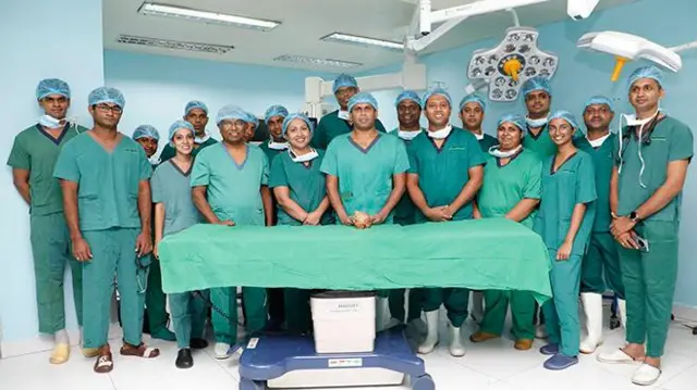 භාරදූර ශල්යකර්මය මෙහෙය වූ වෛද්ය සුතාර්ෂන් ඇතුළු කණ්ඩායම