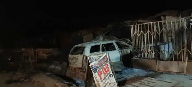 Foto of burnt car for Woro community 
