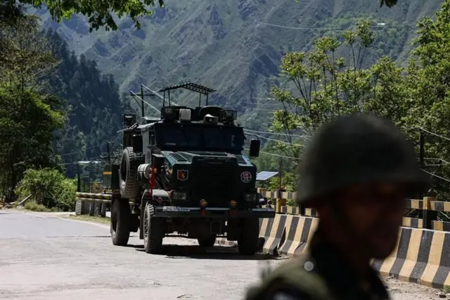 जम्मू कश्मीरमा सुरक्षा व्यवस्था कडा बनाइएको छ 