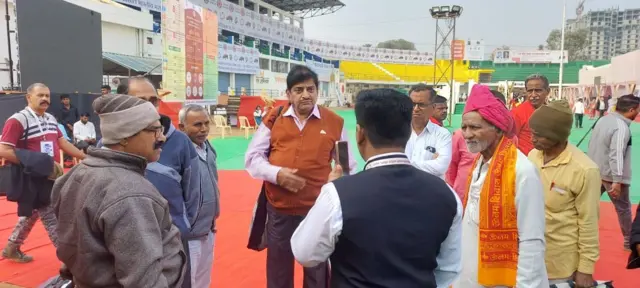 संमेलनाला आलेले लोक