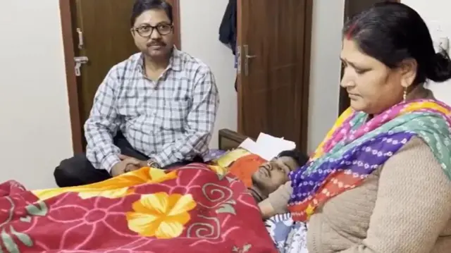 लखनऊ के मनु श्रीवास्तव भी अपने बेटे को रूस में कैंसर वैक्सीन के ट्रायल में शामिल करवाना चाहते हैं