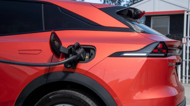 الیکٹرک گاڑیاں، ہائبرڈ