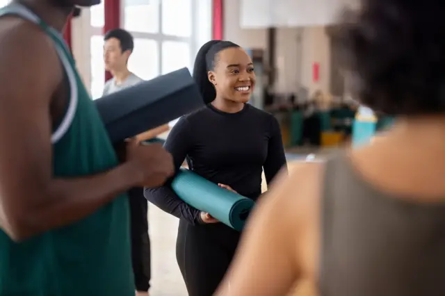 Privilégier et éviter certains aliments durant ses règles aide à lutter contre les douleurs menstruelles et d’autres désagréments associés à cette période. 