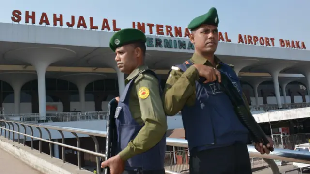 বিভিন্ন গুরুত্বপুর্ণ স্থাপনায় বিভিন্ন বাহিনীর সহায়ক ফোর্স হিসেবে নিরাপত্তার দায়িত্বে কাজ করে আনসার সদস্যরা। 