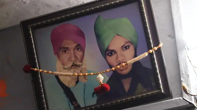 ਸ਼ੀਲਾ ਕੌਰ ਦੇ ਪਤੀ ਬਲਬੀਰ ਸਿੰਘ ਤੇ ਸੁਹਰਾ ਬਸੰਤ ਸਿੰਘ ਜਿਨ੍ਹਾਂ ਦਾ 1984 ਵਿੱਚ ਕਤਲ ਕਰ ਦਿੱਤਾ ਗਿਆ ਸੀ