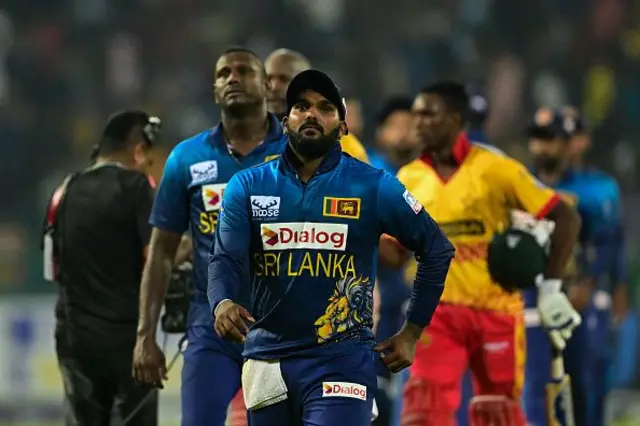 වරක් T20 ලෝක ශූරයින් ලෙස කිරුළු පැළඳි ශ්‍රී ලංකා කණ්ඩායමට නොසිතු පරාජයක් ගෙන දීමට (ජනවාරි 16) සංචාරක සිම්බාබ්වේ කණ්ඩායම සමත් විය.