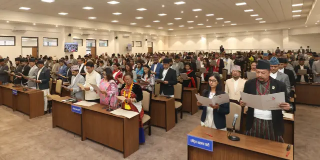 प्रतिनिधिसभामा सांसदहरूको शपथ