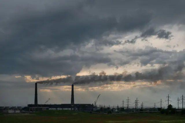Алматы шаарында үч жылуулук борбор болсо анын экөөнө көмүр жагылат