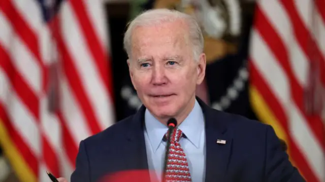 প্রেসিডেন্ট বাইডেন