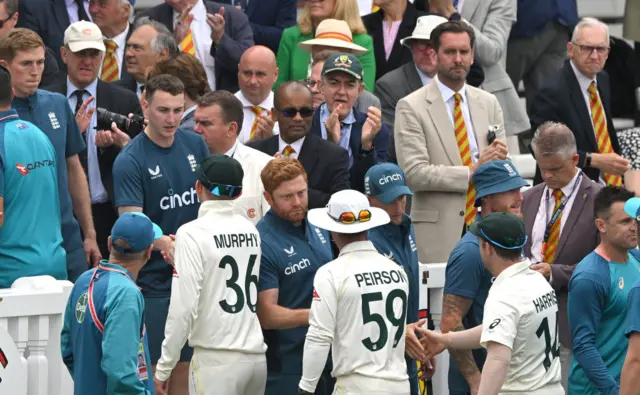 ایشنز ٹیسٹ، جونی بیئرسٹو کو آؤٹ دیے جانے پر تنازع جس پر لارڈ میں آسٹریلیا کے خلاف ’چِیٹس‘ کے نعرے لگے