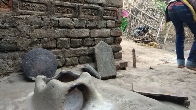 ઘરની બાજુની એક જગ્યા