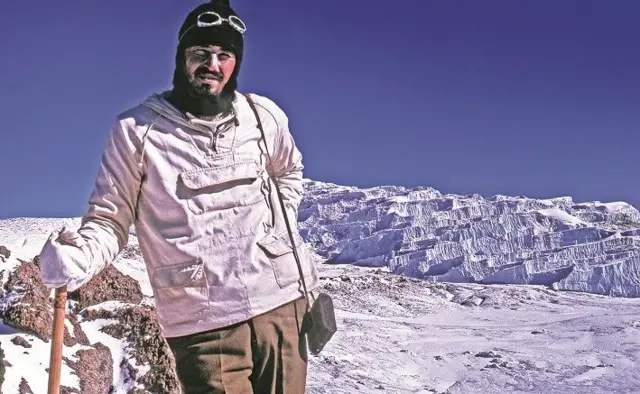 Milan Rakočević okružen snegovima Kilimadžara