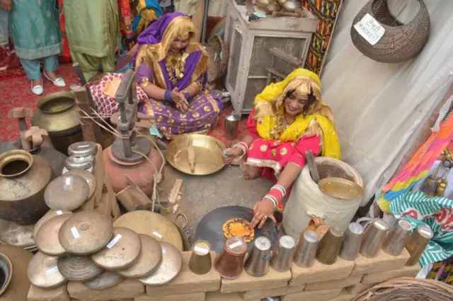 ਪੰਜਾਬਣ ਮੁਟਿਆਰਾਂ