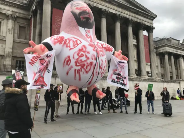 د﻿ر چهار سالی که از قتل جمال خاشقجی گذشته تا امروز بارها فعالان حقوق بشر در لندن تجمع‌هایی علیه محمد بن سلمان برگزار کرده‌اند