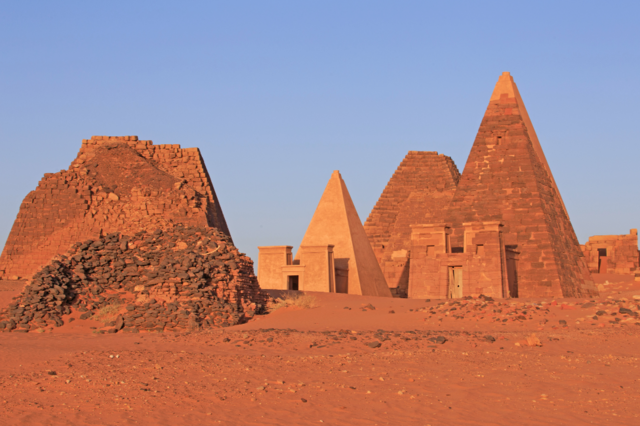 Pyramides za Meroë, Sudan