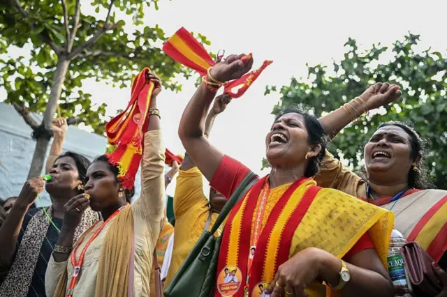 सी जोसेफ विजयका समर्थक
