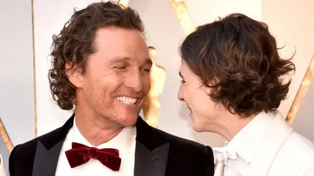 Метью Макконегі (ліворуч) і Тімоті Шаламе на 90-й щорічній церемонії вручення премії "Оскар"