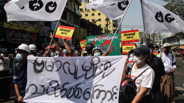 တန်းတူရေးနဲ့ ကိုယ်ပိုင်ပြဌာန်းခွင့် အပြည့်အဝရှိတဲ့ ပြည်နယ်တွေနဲ့ ဖွဲ့စည်းမှာဖြစ်
