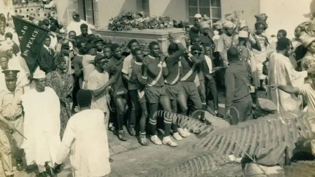 Awn agbabọọlu Stationery Stores ti wọn gbe posi Adebajo lọjọ ikẹyin rẹ