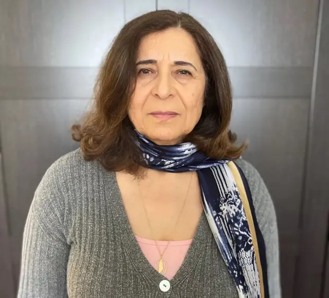 ज़ैनब हर दिन परिवार का चैट ग्रुप देखती हैं ताकि भाई के बारे में जानकारी ले सकें