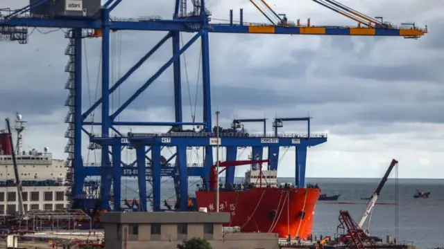 කේරලයේදී විවෘත කරන ලද විලින්ජම් ජාත්‍යන්තර ජල බහුකාර්ය වරාය
