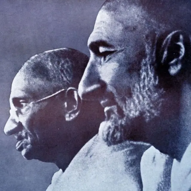 மகாத்மா காந்தியுடன் (இடது) எல்லை காந்தி (வலது)