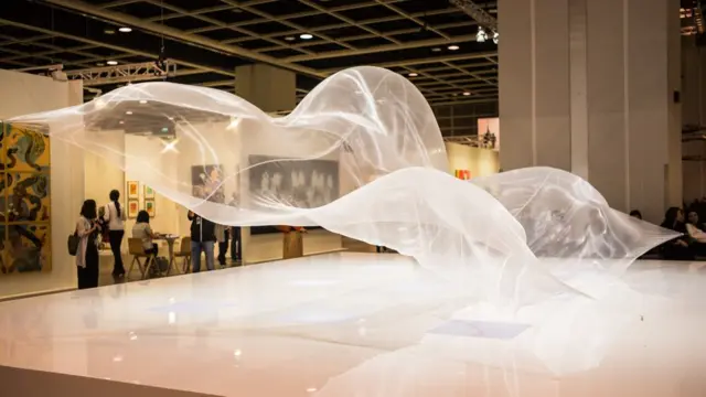 Art Basel展場內的大型裝置藝術雖然不一定有買氣,但一定有人氣,可以吸引觀眾和媒體目光。