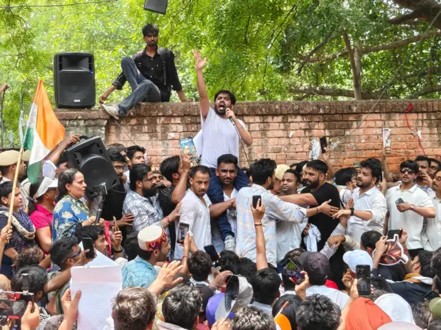 जंतर मंतर पर अभिजीत दीपके