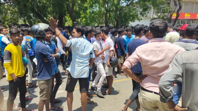මෙම සිද්ධියෙන් පසු කුපිතවු ප්‍රදේශයේ ජනතාව සහ පාසැල් දරුවෝ තිරුක්කෝවිල් රෝහල ඉදිරිපිට (මාර්තු 11 වැනිදා) විරෝධතාවයක් ද පවත්වනු ලැබූහ. 