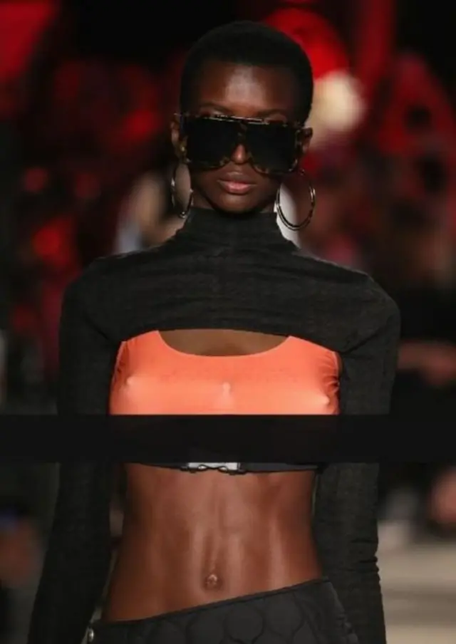 ஃபேஷன் தொழில்துறையின் புதிய போக்கு: மூன்றாவது மார்பு