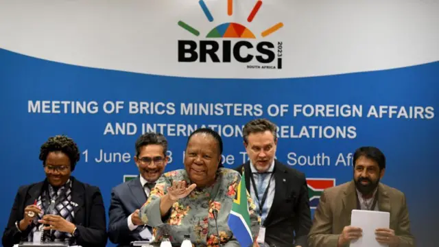 দক্ষিণ আফ্রিকা একথা নিশ্চিত করেছে যে নতুন বহু দেশ জোটে যোগ দিতে ইচ্ছুক