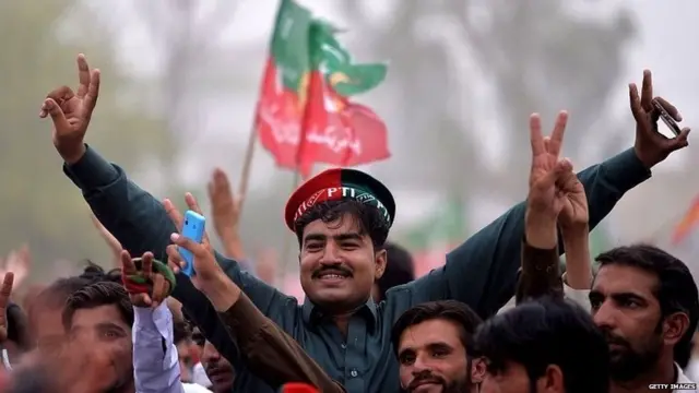 ચૂંટણી પ્રચાર કરી રહેલા લોકો