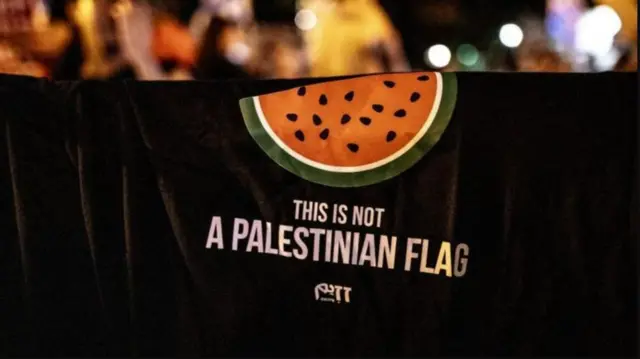 तेल अवीवमध्ये होणाऱ्या निदर्शनातही कलिंगडाचा वापर केला जातो