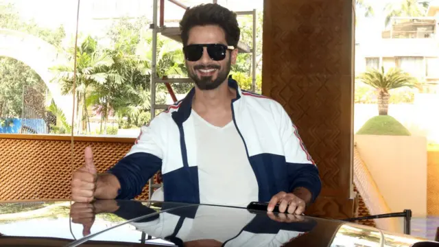 నేతల మాటలతో వేధింపులు