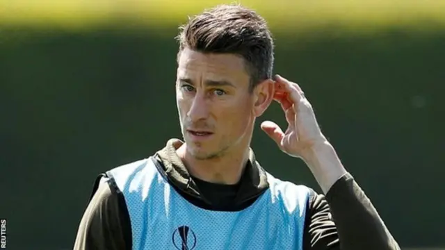 Koscielny amaze gukinira Arsenal imikino 353 ndetse yayifashije kwegukana igikombe cya FA mu mwaka w'imikino wa 2013-2014 no mu wa 2014-2015