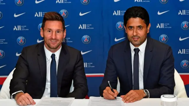 Messi e o presidente do PSG, Nasser Al Khelaifi