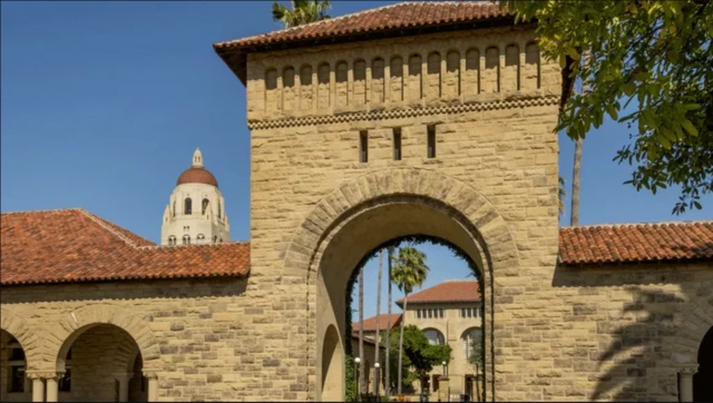 किसी भी टेक्नोलॉजी हब को पूरा करने के लिए एक यूनिवर्सिटी आवश्यक है और सिलिकॉन वैली के पास स्टेनफर्ड है