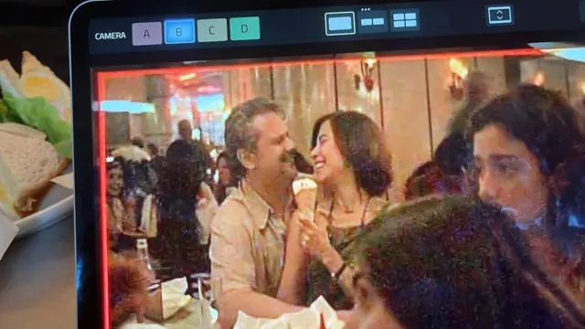 Monitor mostra cena de Ainda Estou Aqui