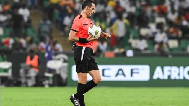 الجزائري مصطفى غربال