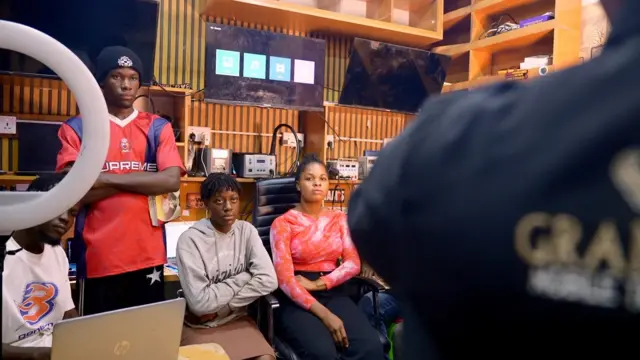 Mgbe ọ na-akụziri ndị ntoroọbịa ka e si arụzi ekwentị